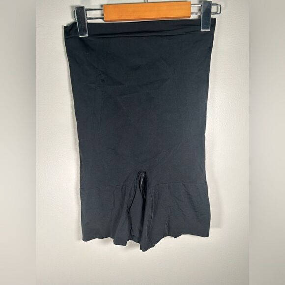 NWOT SPANX OnCore High-Waisted Mid-Thigh Short L - Picture 2 of 8